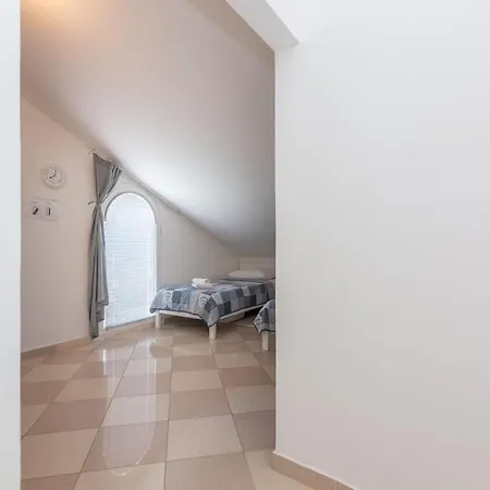 Mimoza 6, Baska, Krk * バスカ