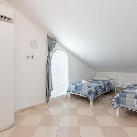 Mimoza 6, Baska, Krk Appartement Baška